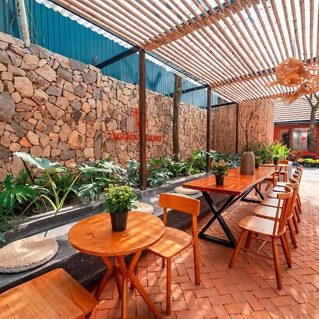 Truong Phu House - Hotel & Apartment フエ エクステリア 写真