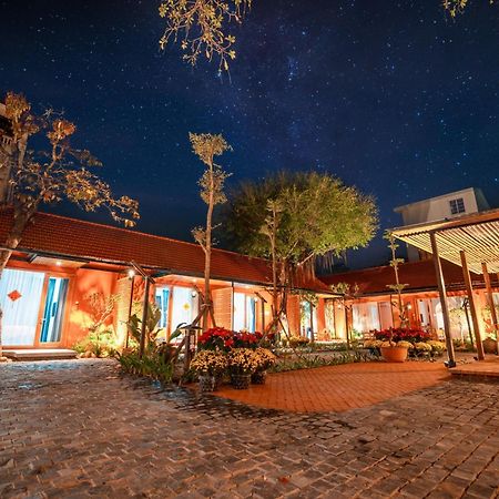Truong Phu House - Hotel & Apartment フエ エクステリア 写真
